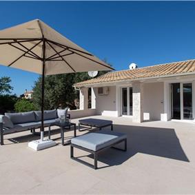 3 bedroom villa with pool in Kassiopi, Corfu, sleeps 7